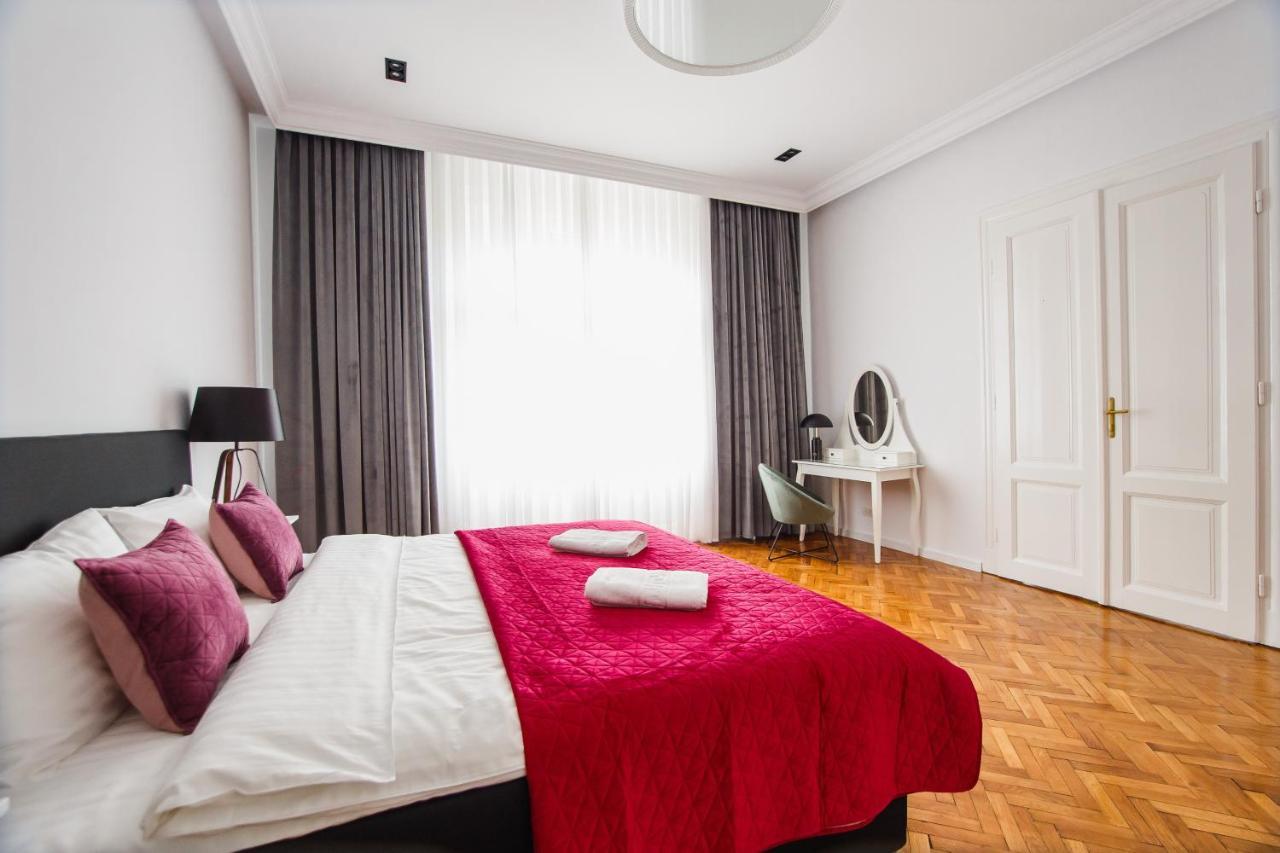 Spacious Riverviews Apartment Near Piata Unirii Орадеа Екстериор снимка