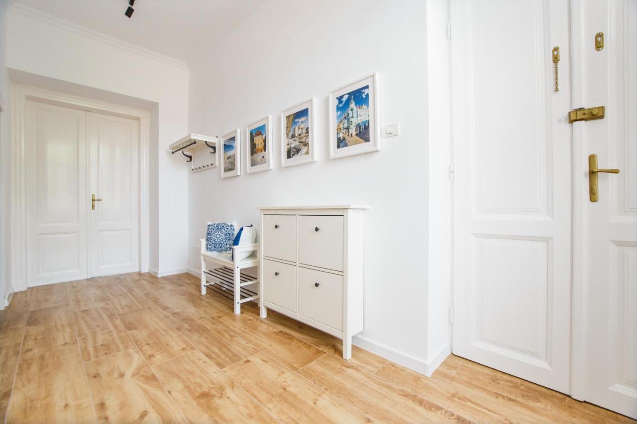 Spacious Riverviews Apartment Near Piata Unirii Орадеа Екстериор снимка