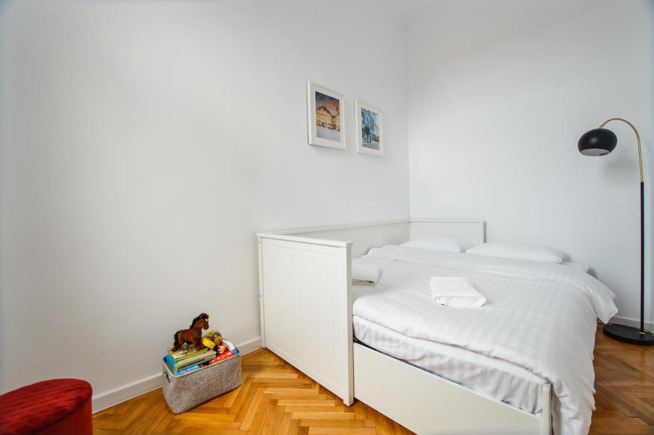 Spacious Riverviews Apartment Near Piata Unirii Орадеа Екстериор снимка