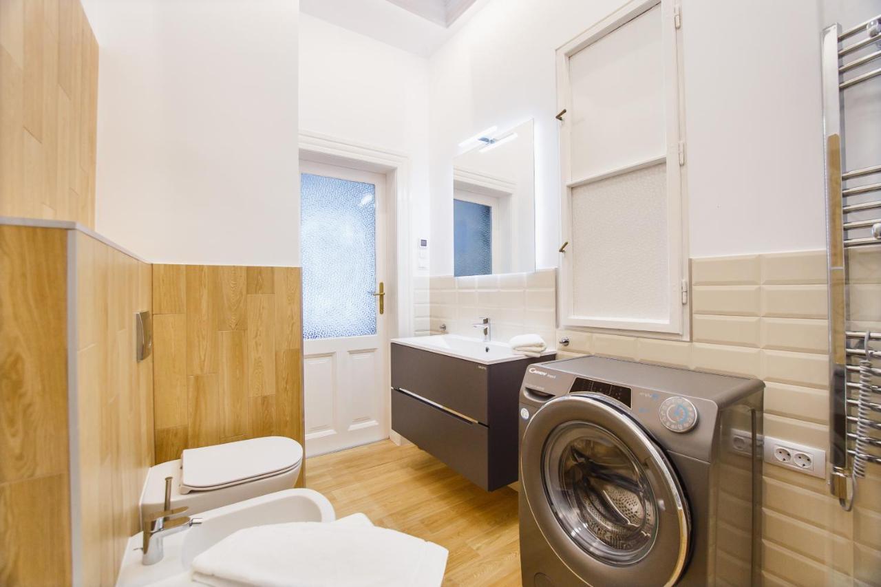 Spacious Riverviews Apartment Near Piata Unirii Орадеа Екстериор снимка