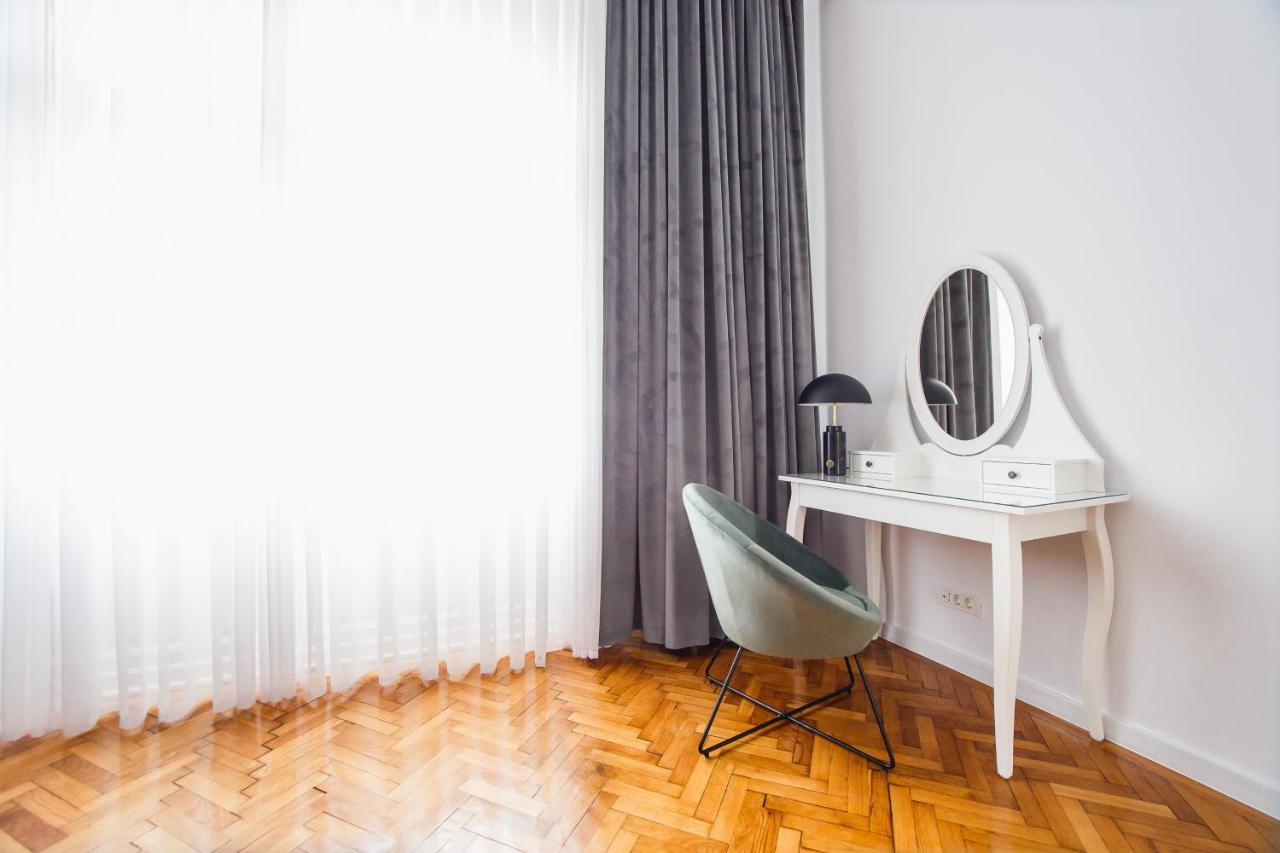 Spacious Riverviews Apartment Near Piata Unirii Орадеа Екстериор снимка